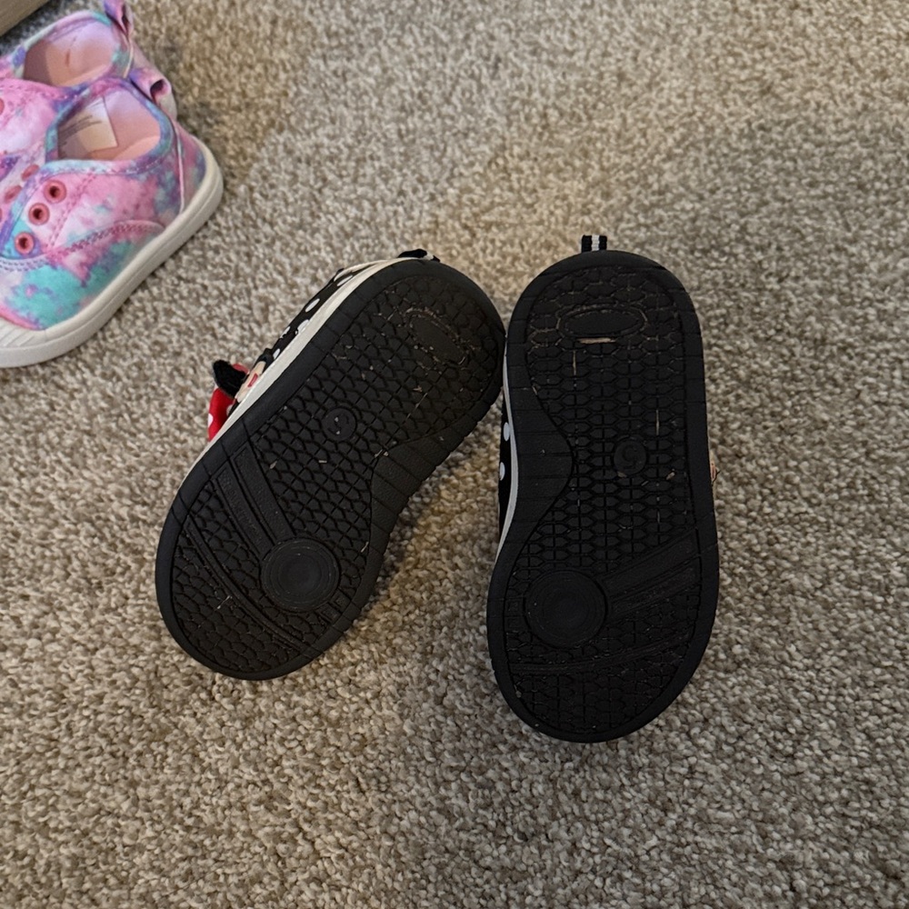 Kids Size 5 shoes. Disney, cat & jack, old navy - Picture 4 of 7